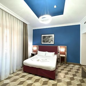 The Five Oscars Inn